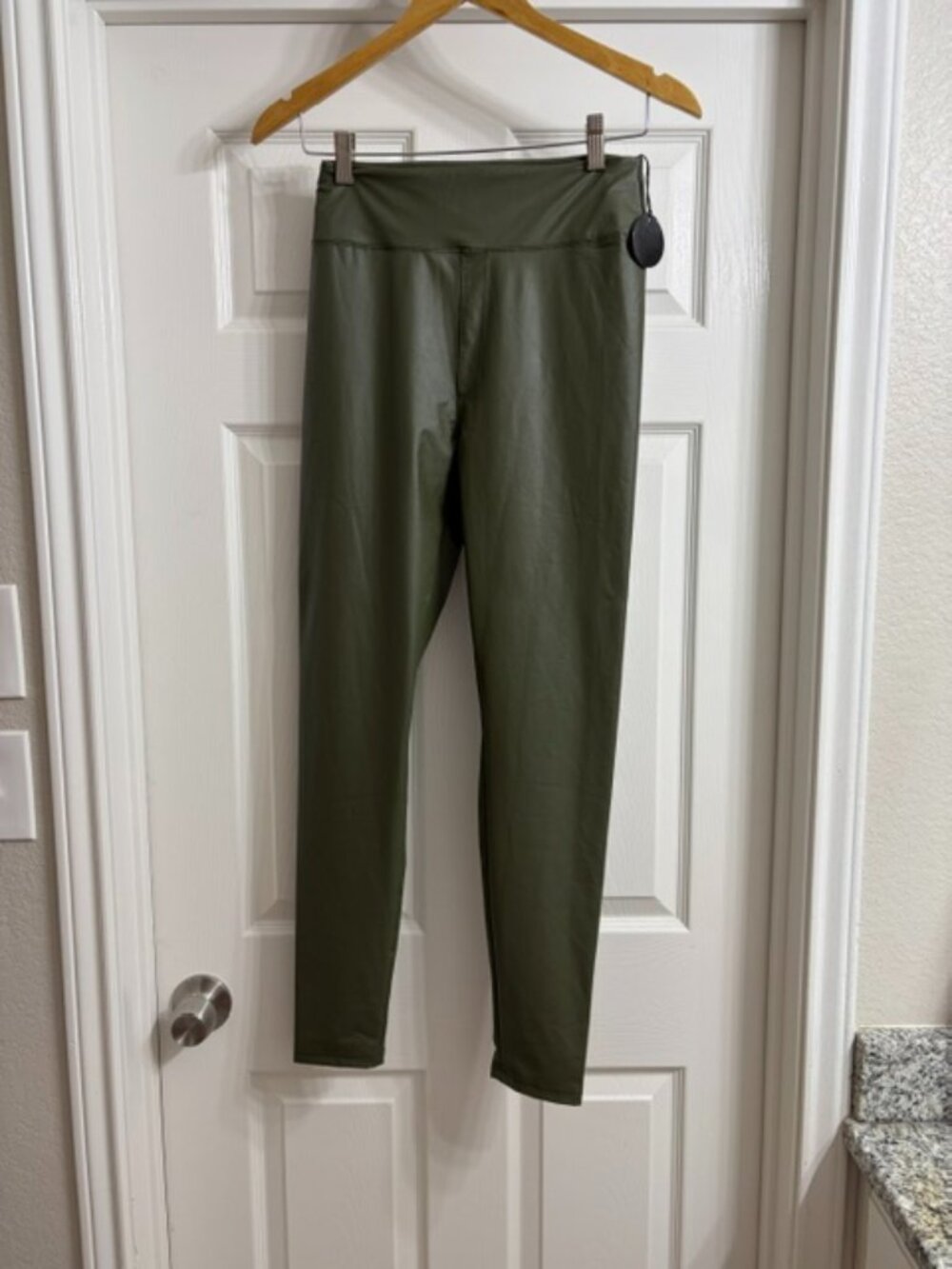 Offline by Aerie Women's Olive Green Pleather Leggings, Size L (NWT)